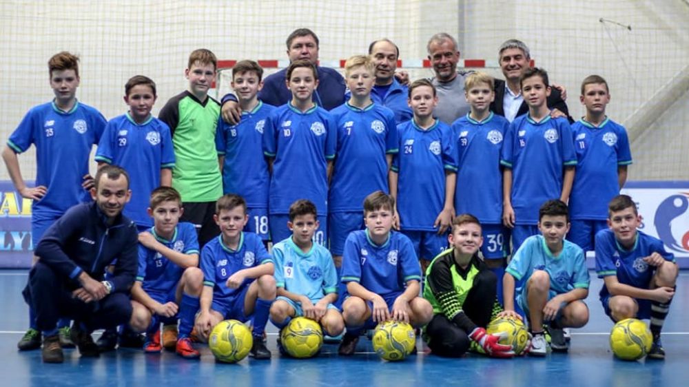 Вихованці «Молоді» зі своїми наставниками