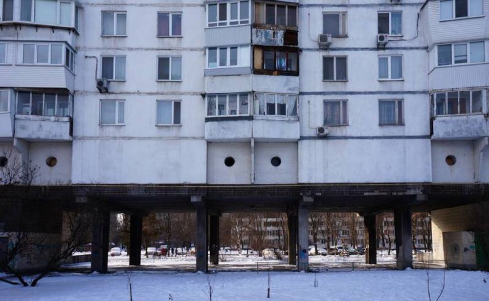 Будинок на ніжках на Русанівському житломасиві Києва. Джерело - bzh.life