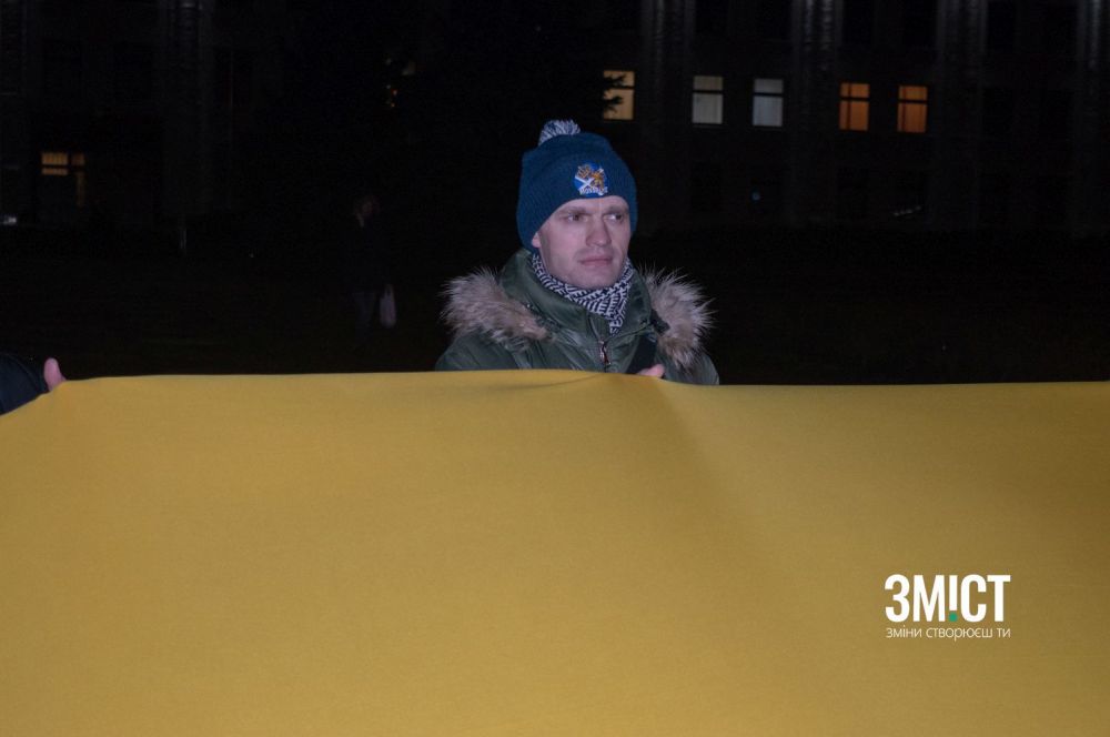 Стяг має довжину 10 м