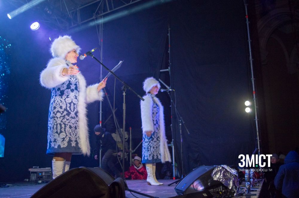 У Полтаві відкрили головну ялинку