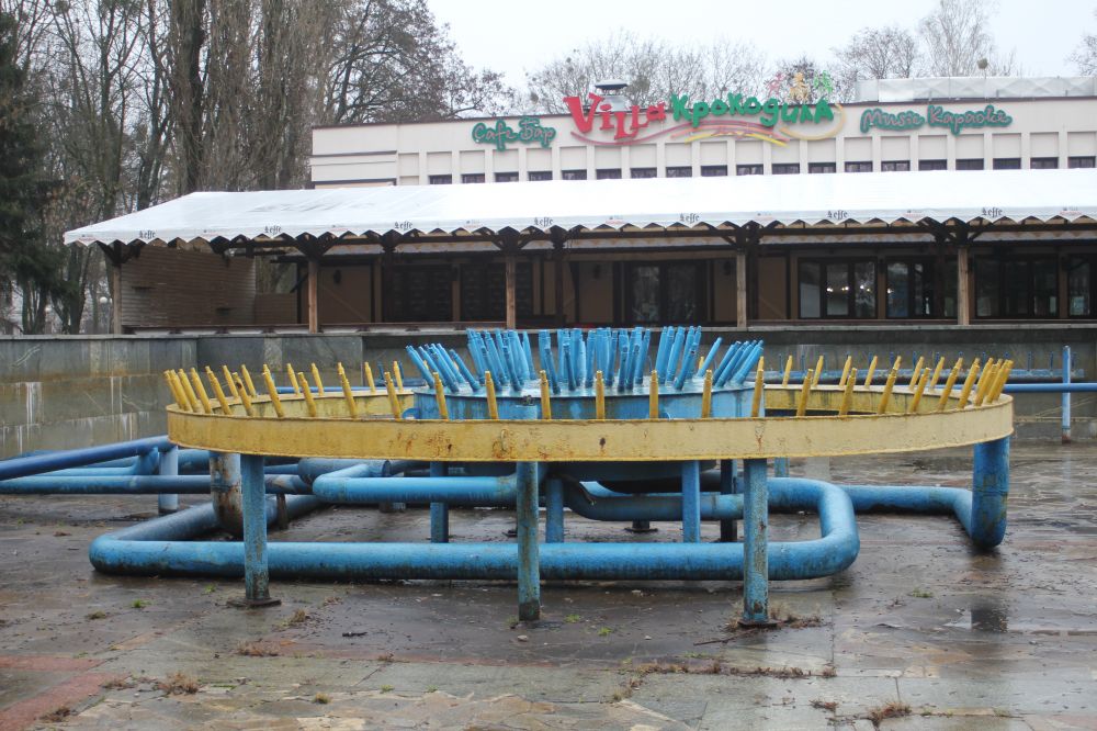 Фонтан у парку