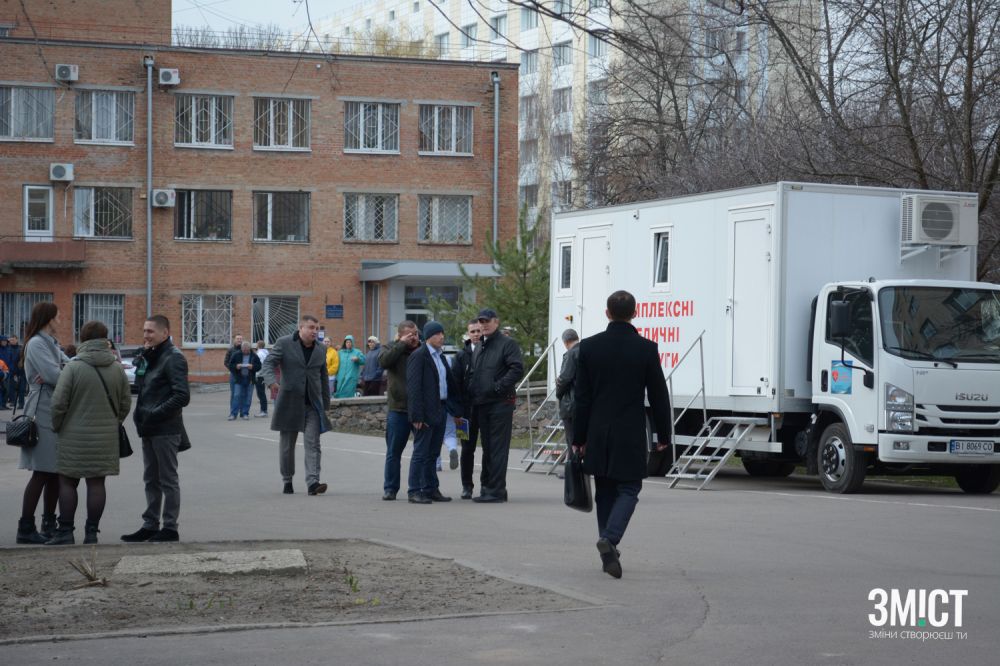 Полтавці в очікуванні президента Зеленського