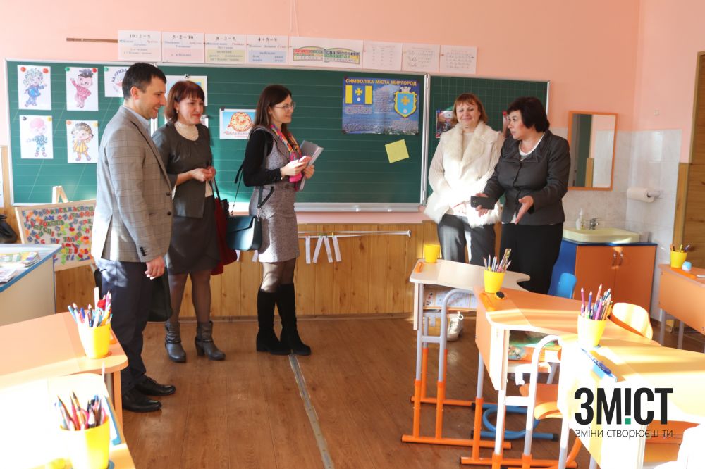 Представники Державної служби якості освіти у одній зі шкіл