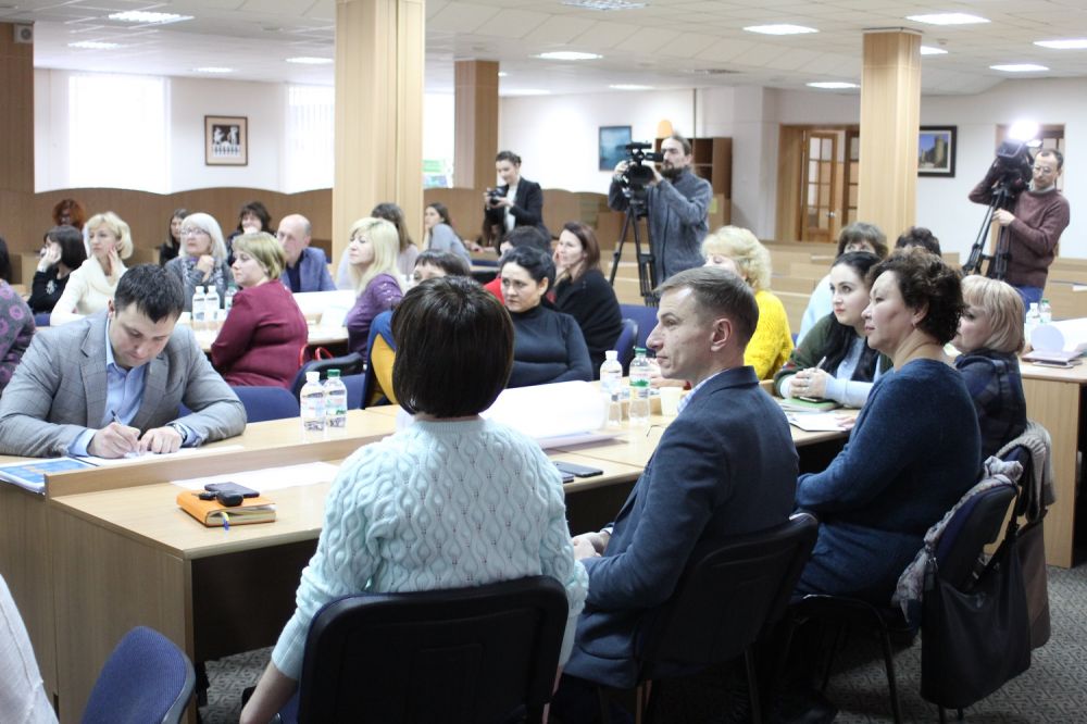 На круглому столі освітян