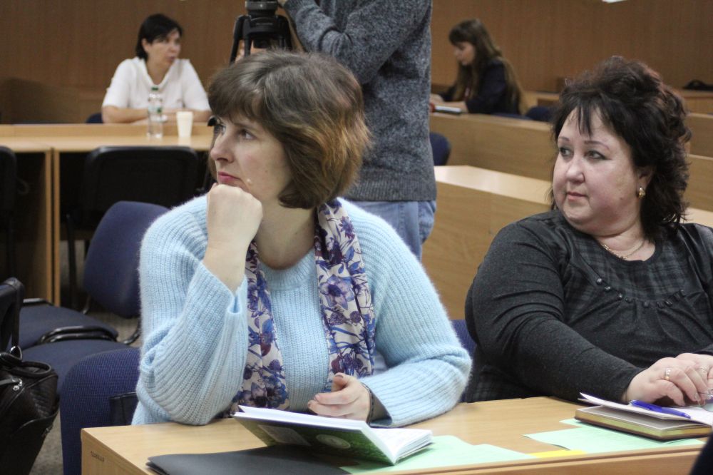 Учасниці тематичного круглого столу