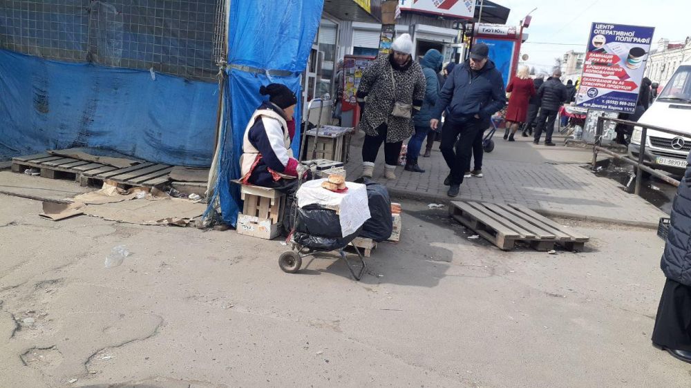 Охочих купити пиріжок в бабусі чимало, насправді