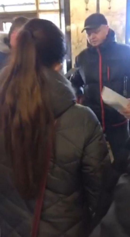 Інспекторів не пускають на підприємство (Скриншот з відео інспекторів)