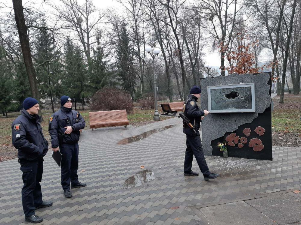 Поліція працює над розкриттям злочину пошкодження інтерактивної дошки (Фото – poltava.to)