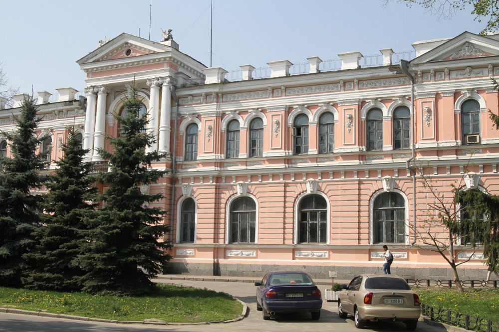 Будівля аграрно-економічного коледжу на Першотравневому проспекті, 10.