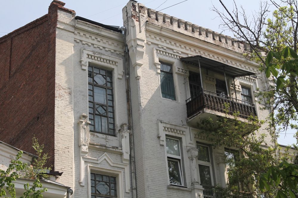 Прибутковий будинок адвоката Перцовича на вул. Пушкіна, 40.