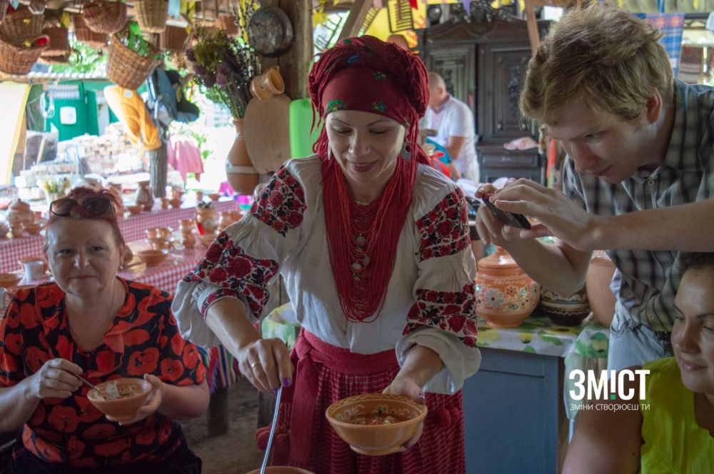 У Опішні можна посмакувати борщем за різними рецептурами 