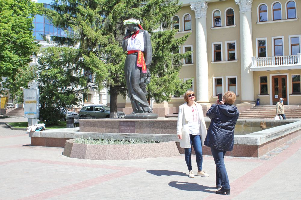 Маруся Чурай у вишиванці