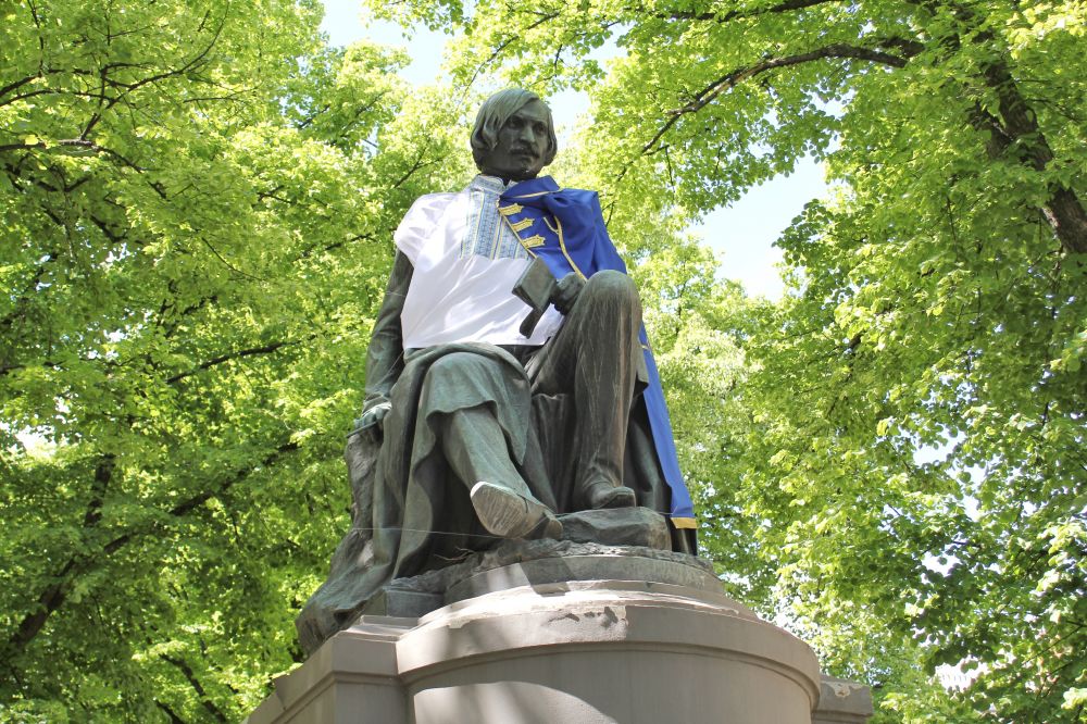 Пам'ятник Миколі Гоголю