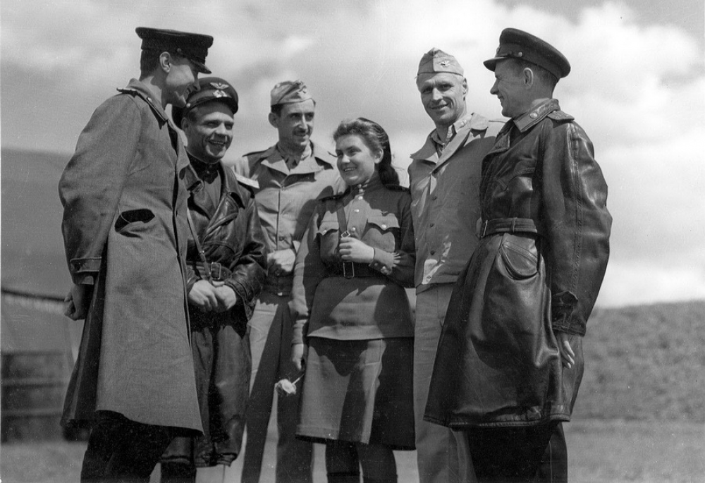 Американські та радянські військові (Джерело – aviator.guru)