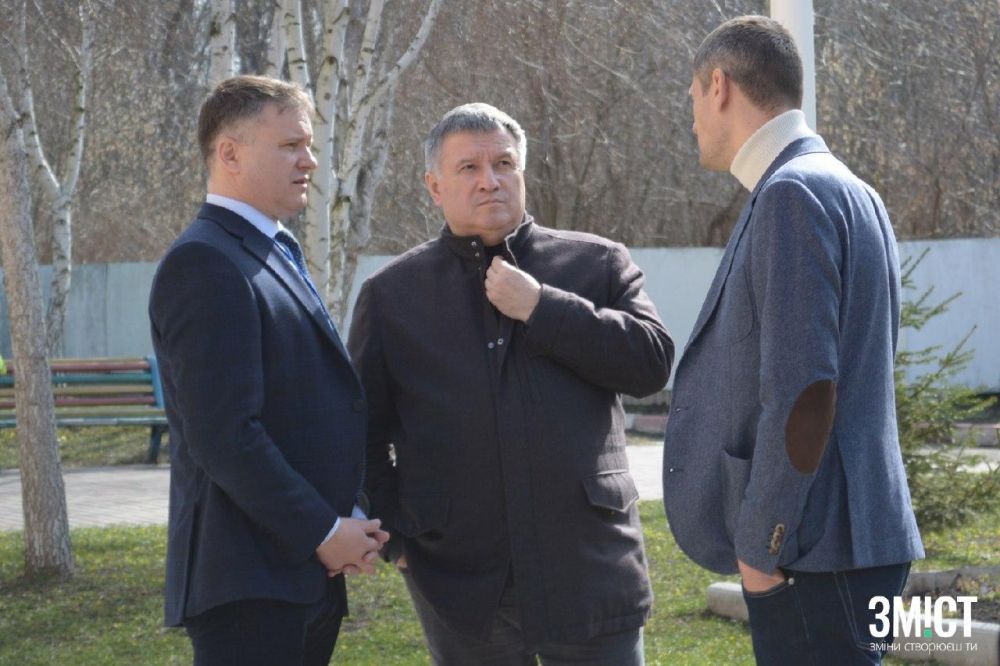 Арсен Аваков у центрі