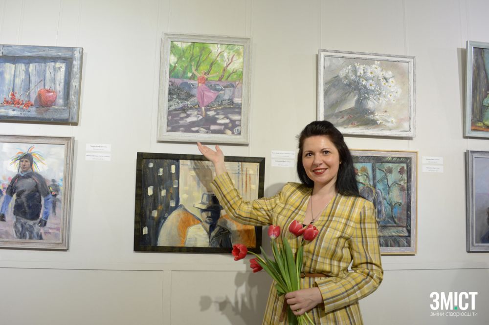 Ірина Коноз разом із своєю картиною 