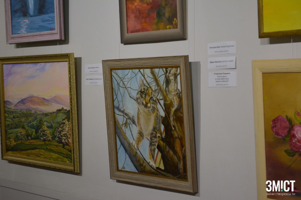 Картини на виставці «Тривиміри»