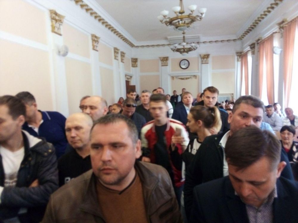 Перевізники й пасажири прийшли до міськради