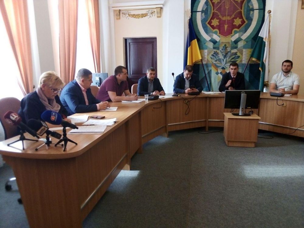 Комісія продовжується