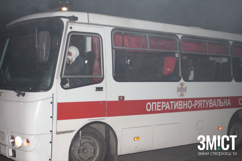 Один з автобусів, на якому привезли евакуйованих українців та іноземних громадян