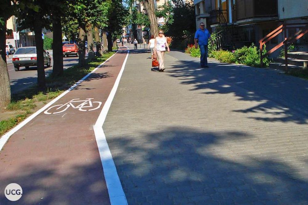 Велодоріжка в Івано-Франківську (Джерело – hmarochos)