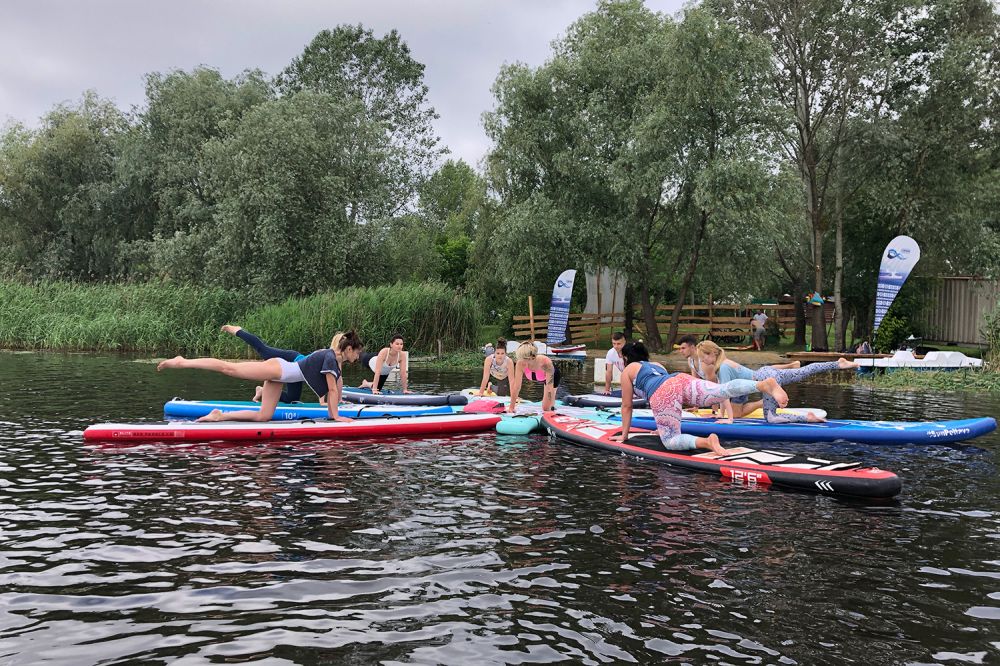 Йога на сапборді