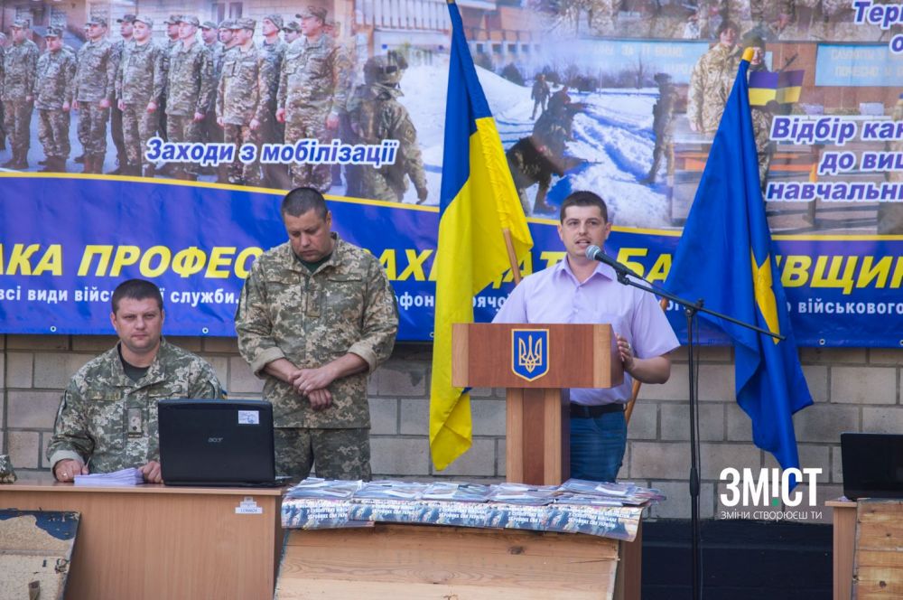 Тепер зі зброєю: полтавські школи отримали автомати й пістолети для уроків «Захисту Вітчизни»