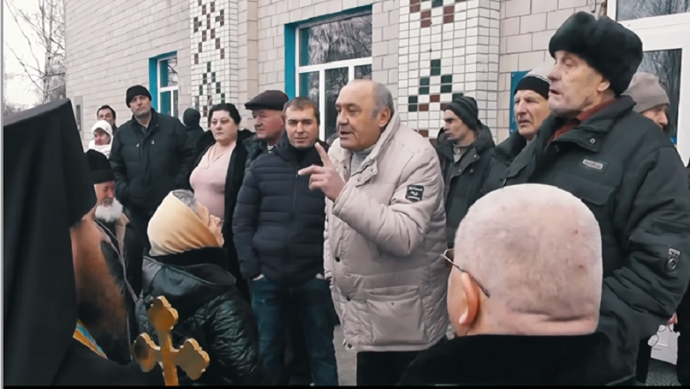 Релігійній громаді перешкоджали потрапити на збори