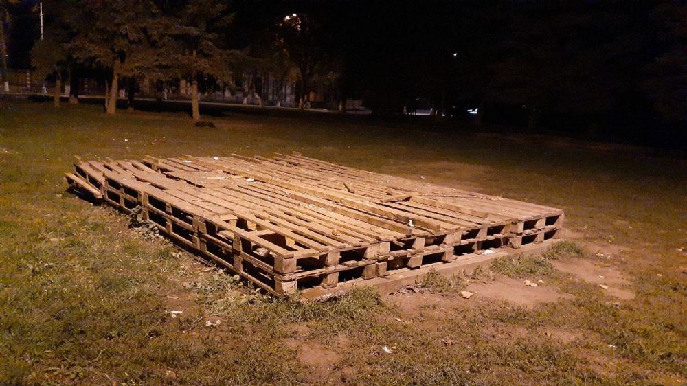 Усе, що залишилося від сцени