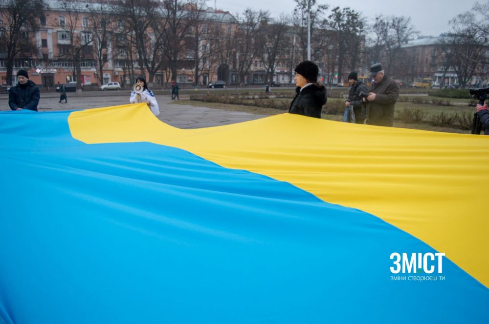 Крайній зліва – Віталій Запека