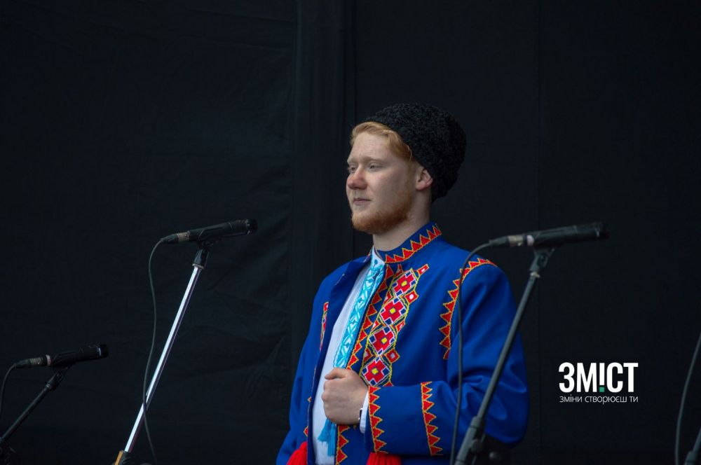 Артисти йшли від Білої альтанки до Театральної площі