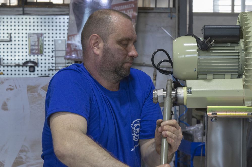На виробництві