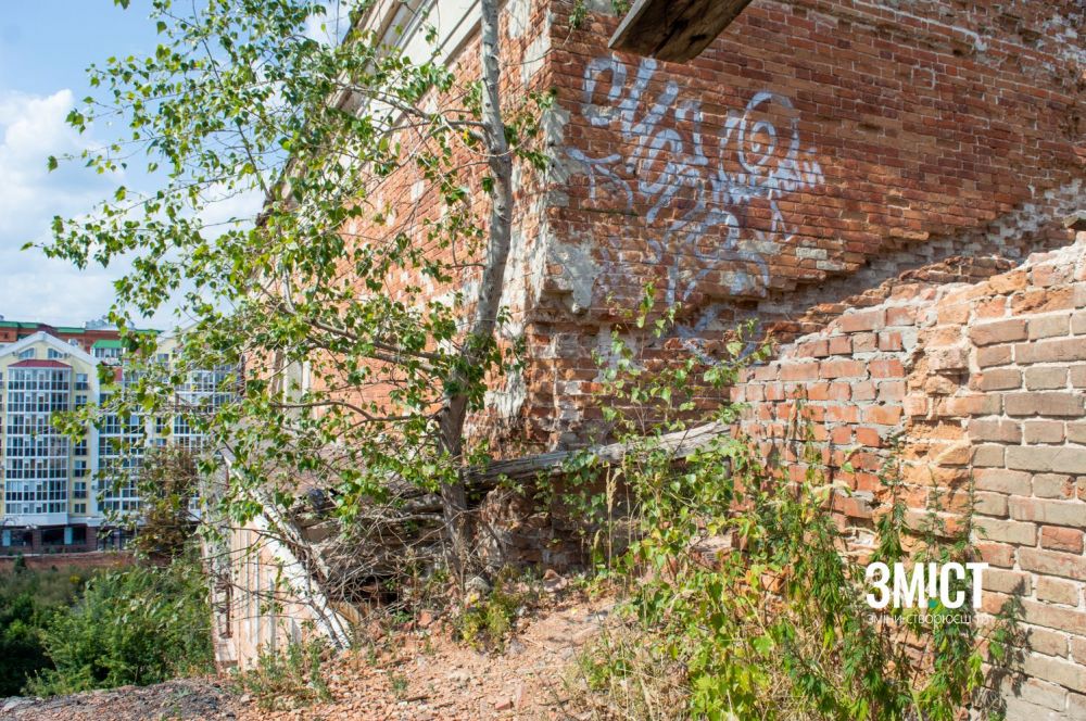 На даху Кадетського