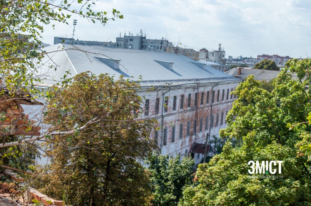 На даху Кадетського