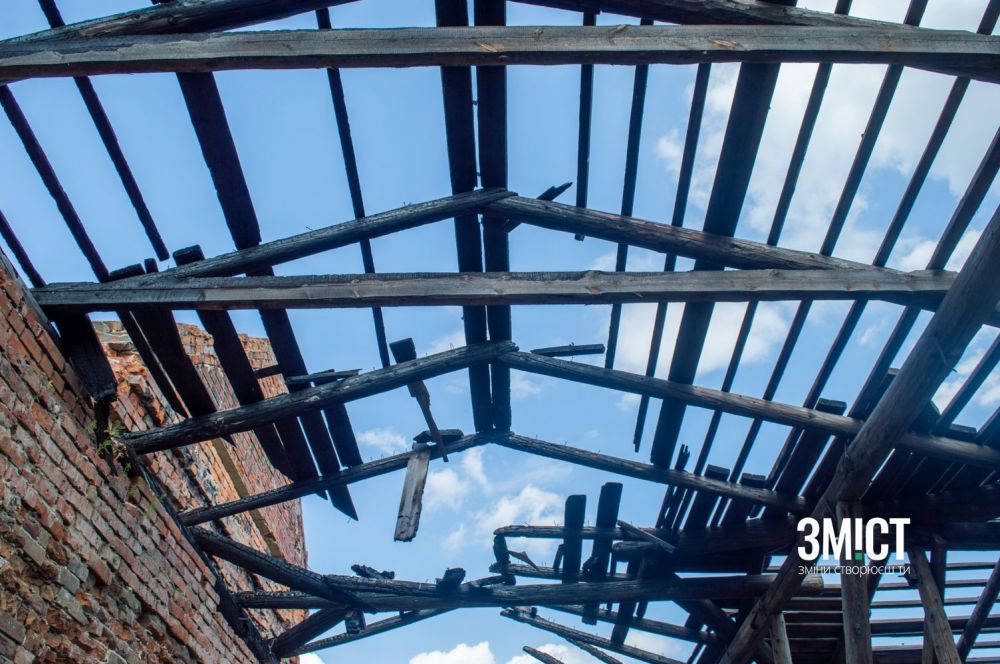 На даху Кадетського