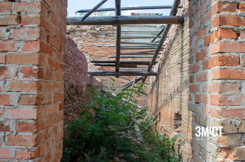 На даху Кадетського