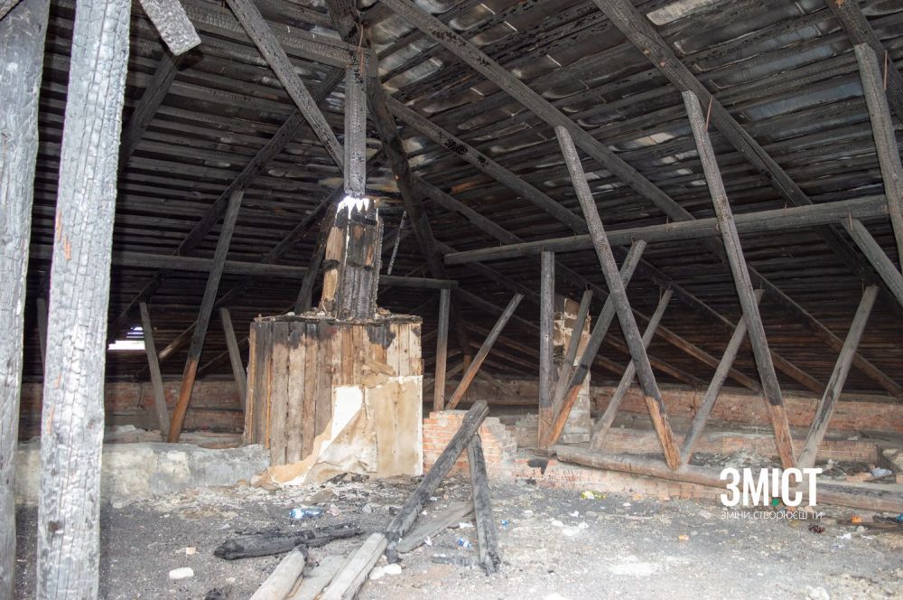 На даху Кадетського