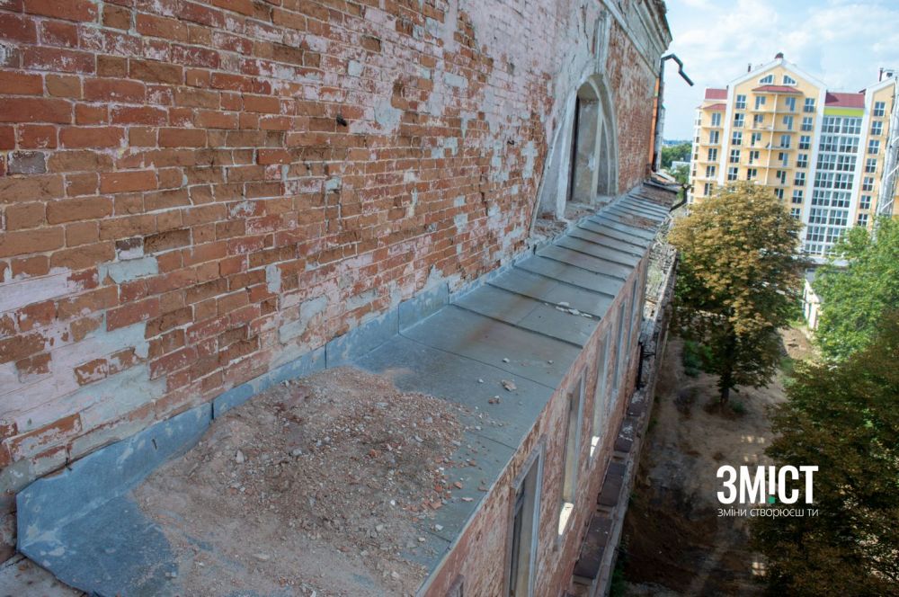 На даху Кадетського