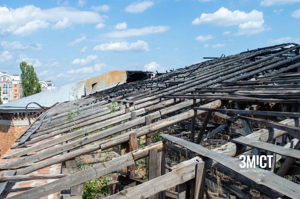 На даху Кадетського