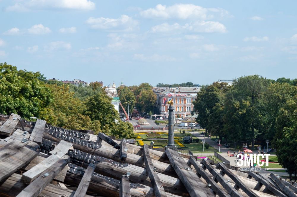 На даху Кадетського