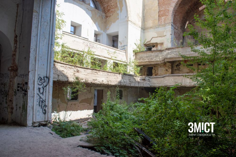 На місці колишньої зали