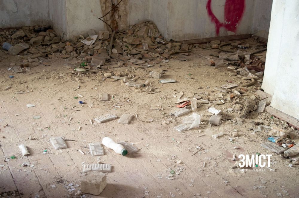 У кутку сцени