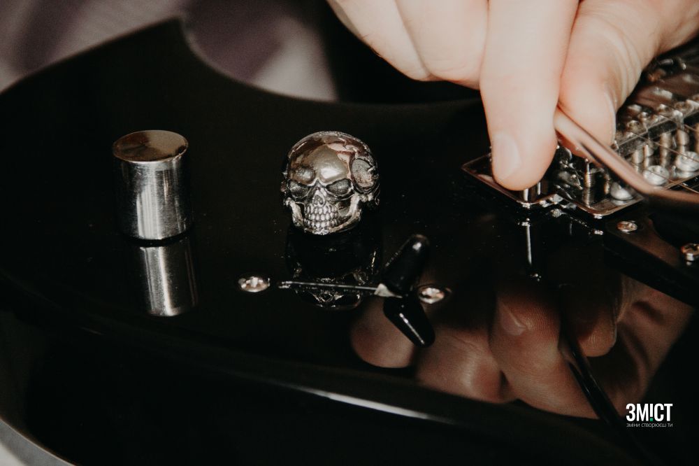 Та сама гітара зблизька