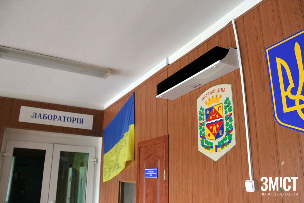 Сучасний засіб знезараження - щілинна лампа у вестибюлі діагностичного відділення Полтавського тубдиспансеру