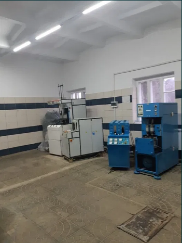 В інтернеті можна знайти різні пропозиції продажу комерційної нерухомості. Можна навіть укпити завод Зіньківське джерело. Фото - www.olx.ua