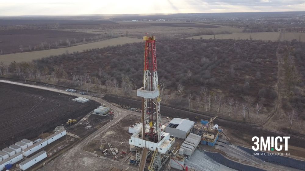 Сучасний буровий верстат Discovery під час буріння свердловини в Лохвицькому районі