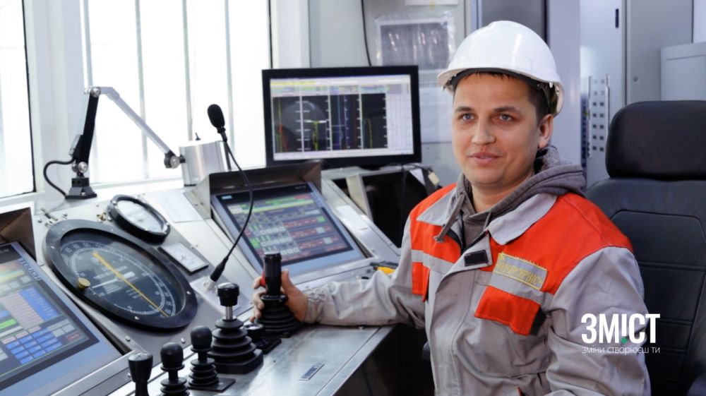 Оператор бурової керує верстатом під час буріння свердловини на Кубашівській площі під Котельвою 