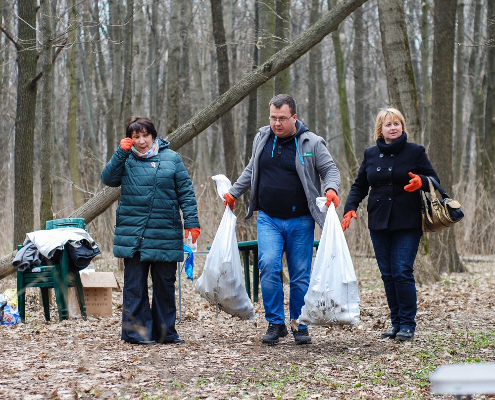 Прибирання у Гришкиному лісі