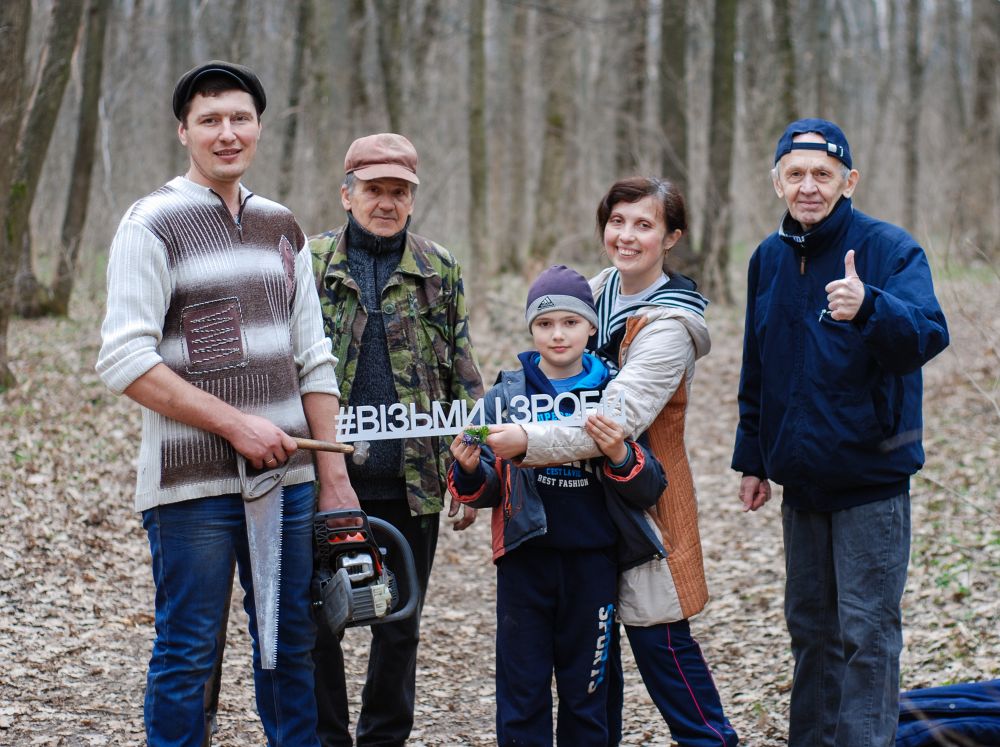 Прибирання у Гришкиному лісі