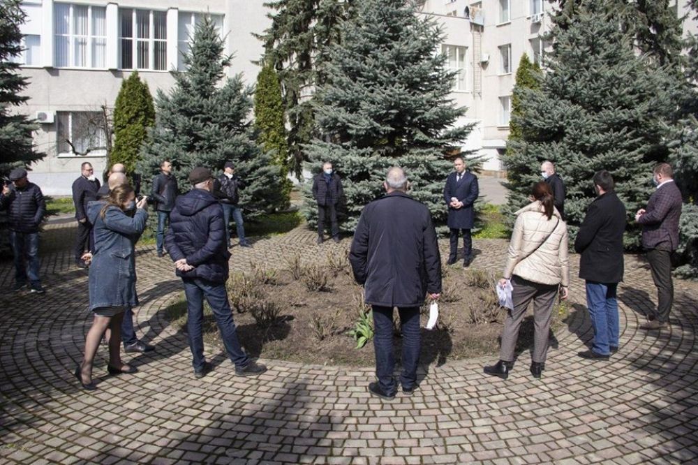 Нарада обласної влади з представниками бізнесу в розпал карантину. Джерело - фейсбук-сторінка фонду Helpgroup